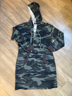 VENUS Camo/Camouflage Hooded Long Sleeve Dress